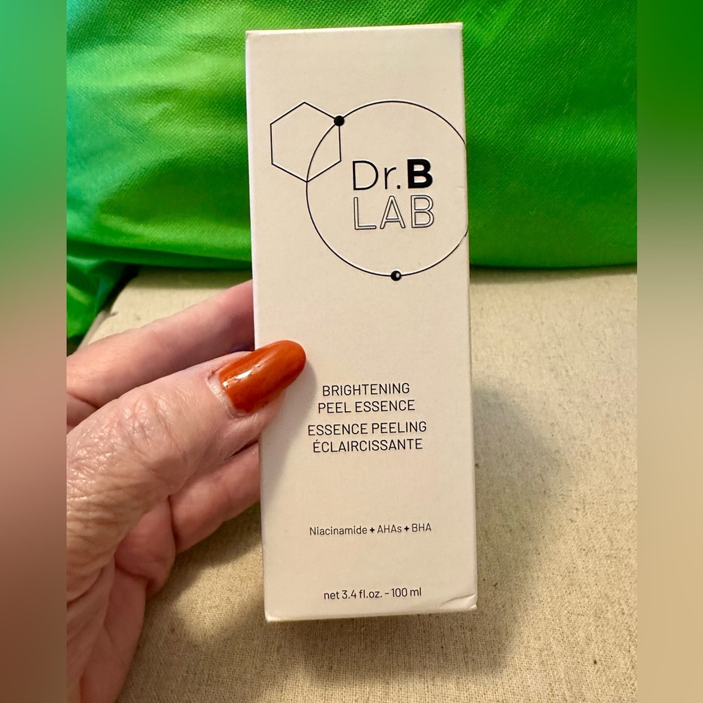 DR. B LAB BRIGHTENING PEEL ESSENCE NEW